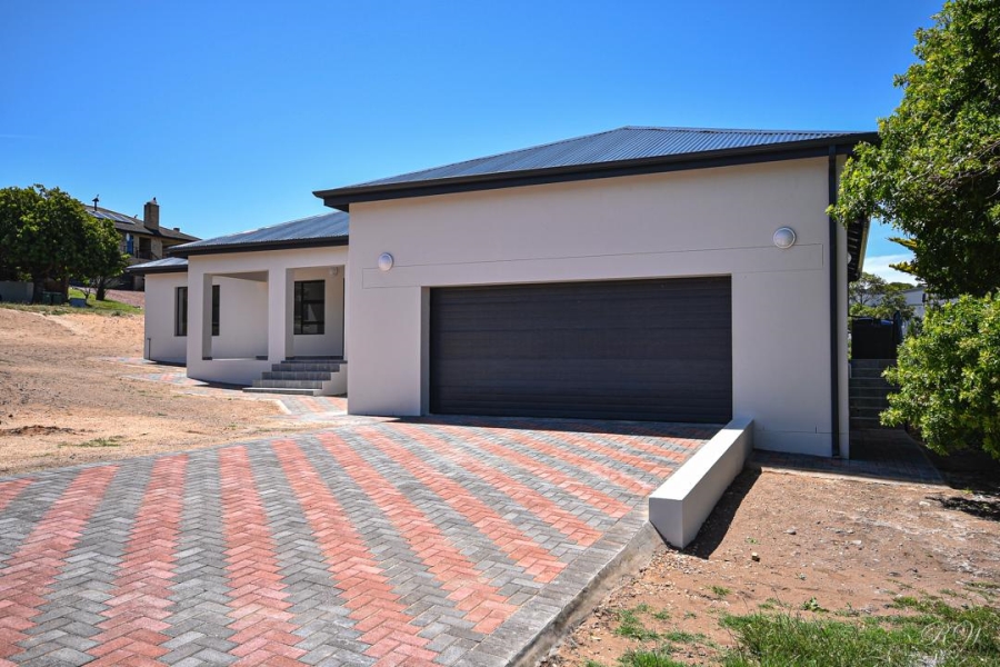 3 Bedroom Property for Sale in Stilbaai Wes Western Cape